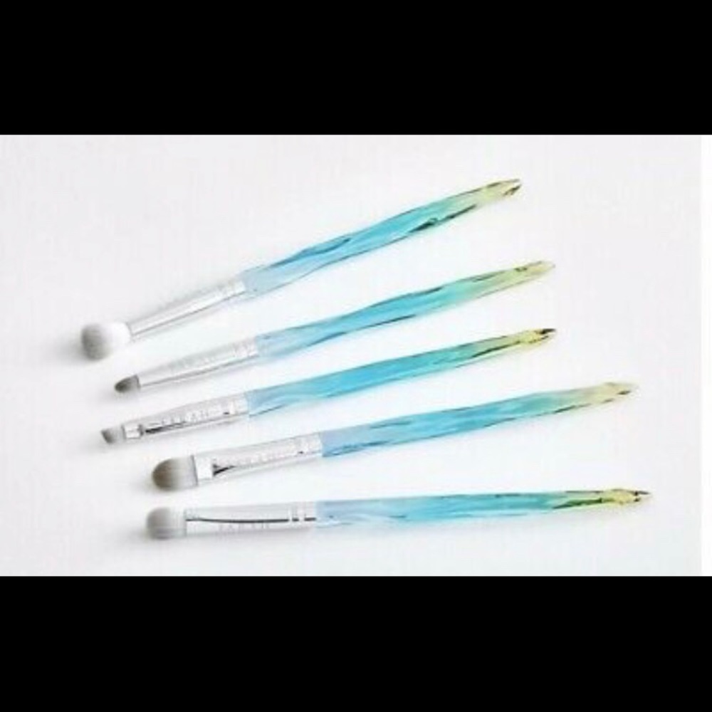 F.A.R.A.H. Be Beautiful Be You Makeup Brush Set 💙